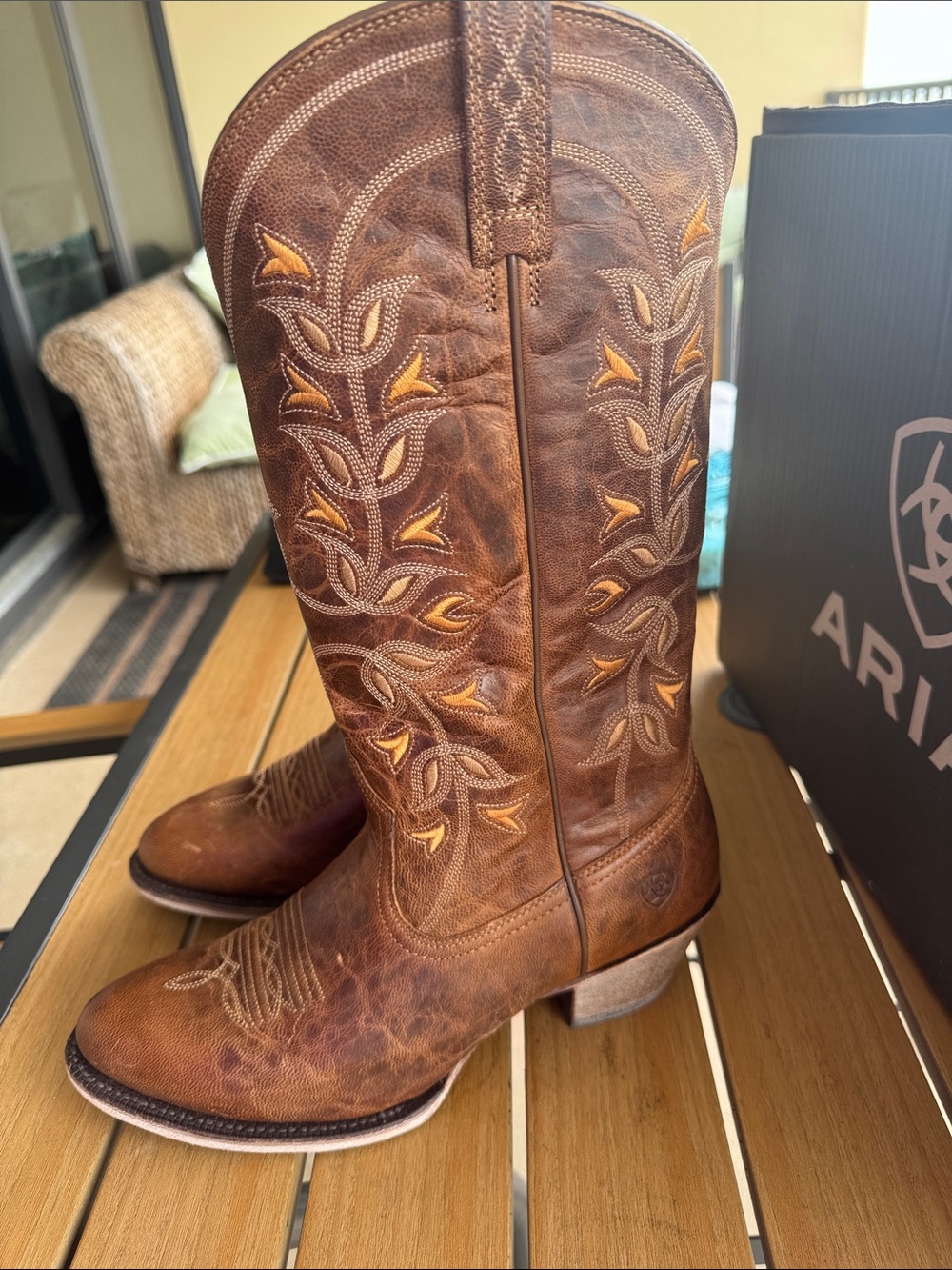 👢NWT Ariat Women’s Desert Holly Leather Western Boots with Embroidered leaves👢 - Picture 8 of 12
